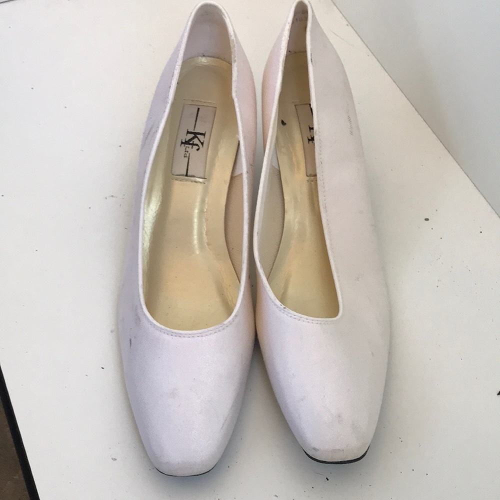 KF Ltd white satin heels Sz 7